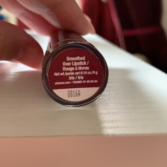 Arbonne Smoothed Over Lipstick - Iris colour 0816A - Picture 3 of 5